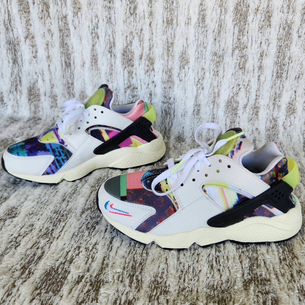Nike "Air Huarache SE" Multicolor Pixel Graphic Sneaker Shoe | Women’s Size 7 - Picture 6 of 12
